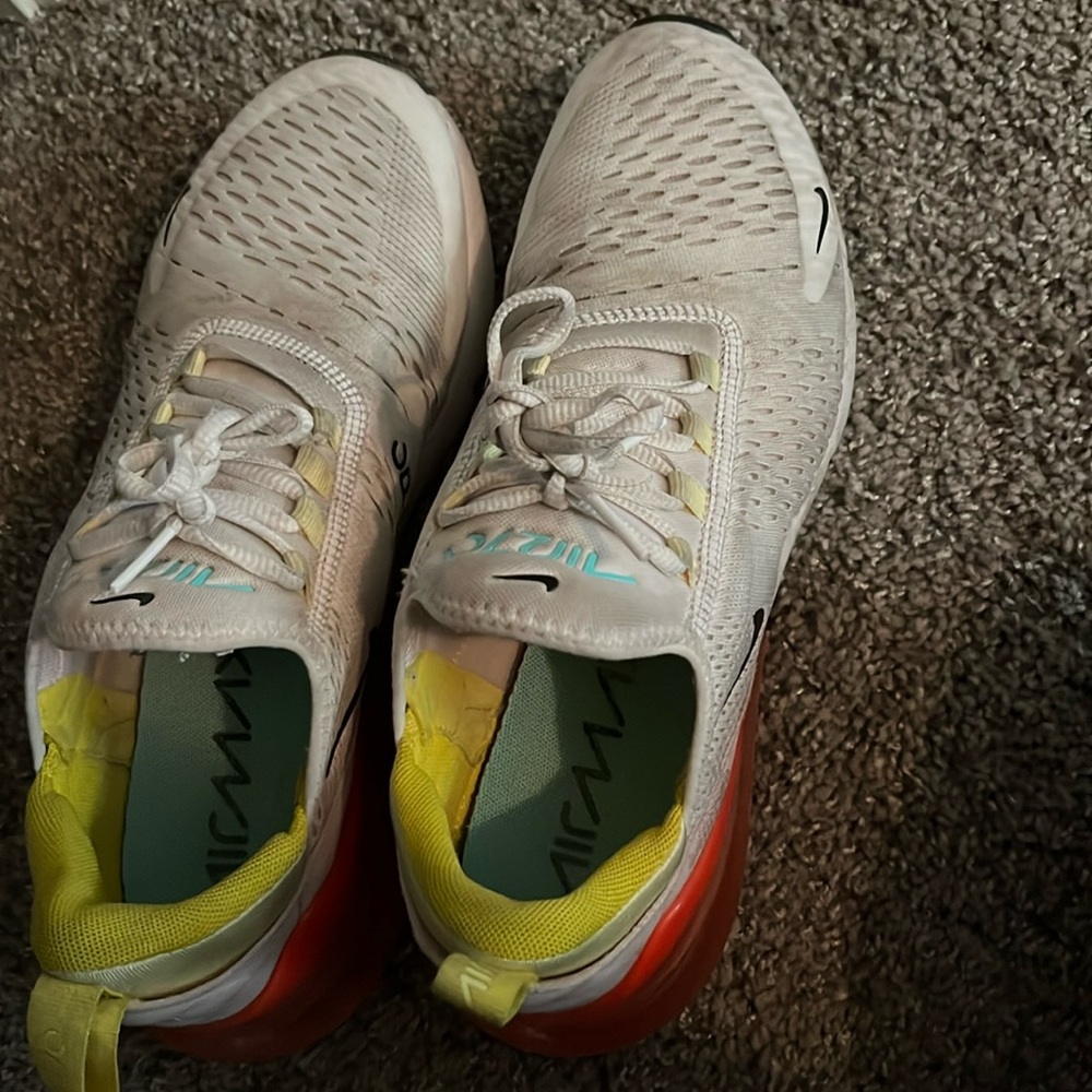 White Nike Airmax 270s SZ10